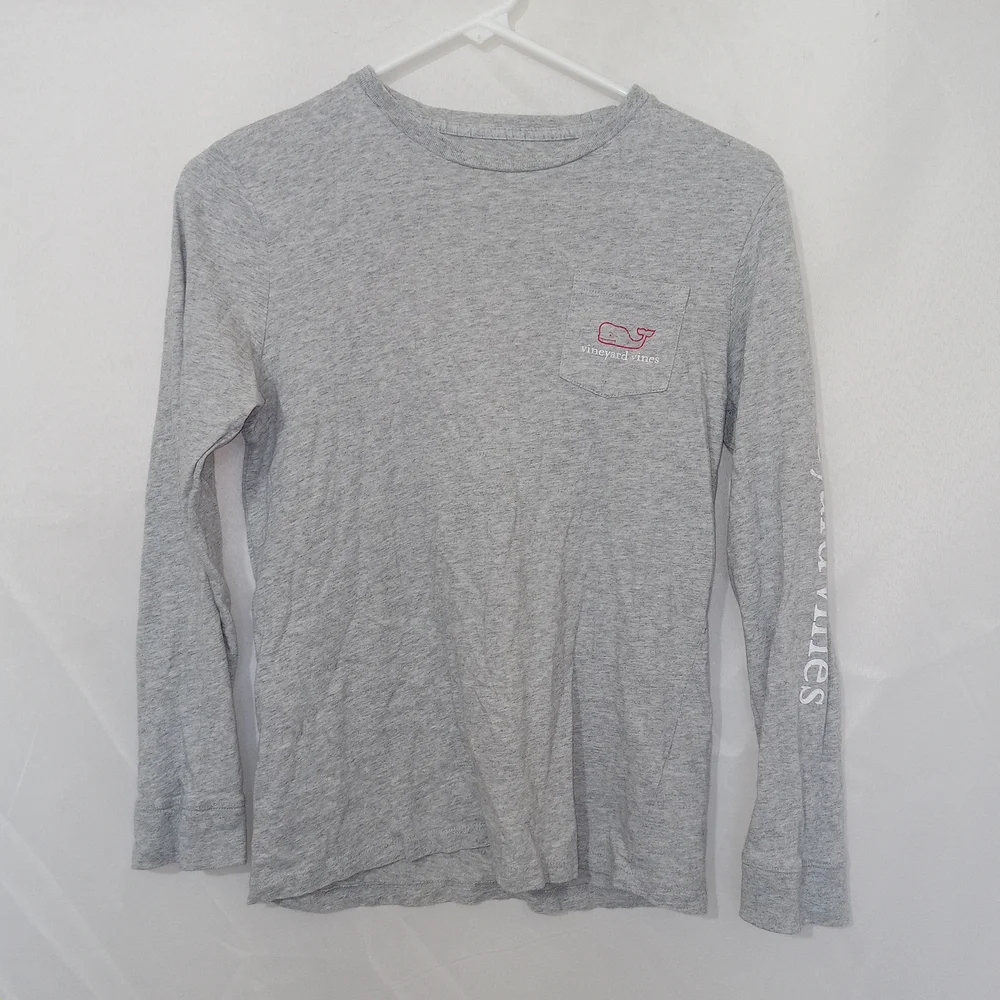 Vineyard Vines Boys Long-Sleeve Two 2 Tone Vintage Whale Pocket T-Shirt, M - Picture 1 of 8